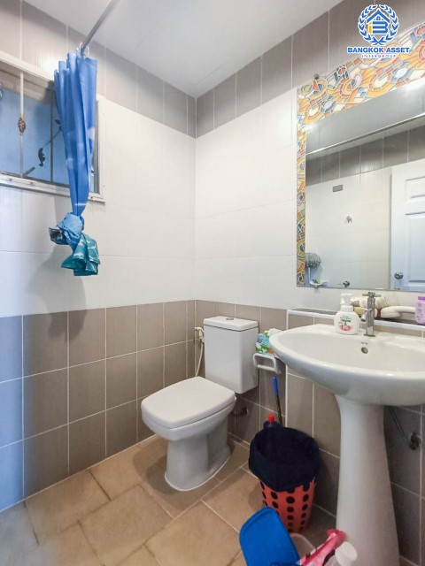 บ้านเดี่ยวมือสองย่านนนทบุรี ม.คุณาภัทร5 บ้านกล้วย-ไทรน้อย หลังมุม! เนื้อที่กว้างขวางเกือบ 60 ตร.ว. ฟังก์ชัน 4 ห้องนอน 3 ห้องน้ำ 2 ที่จอดรถ บนทำเลแห่งการเดินทาง ใกล้เซ็นทรัลเวสต์เกต และรถไฟฟ้าสายสีม่วง "สถานีคลองบางไผ่" จองเลย!